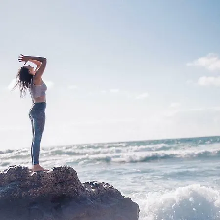 Fuego - Cinco Elementos - Surf & Yoga Stay